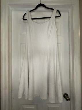 White House Black Market White Sleeveless Textured Fit and Flare Dress Size 6